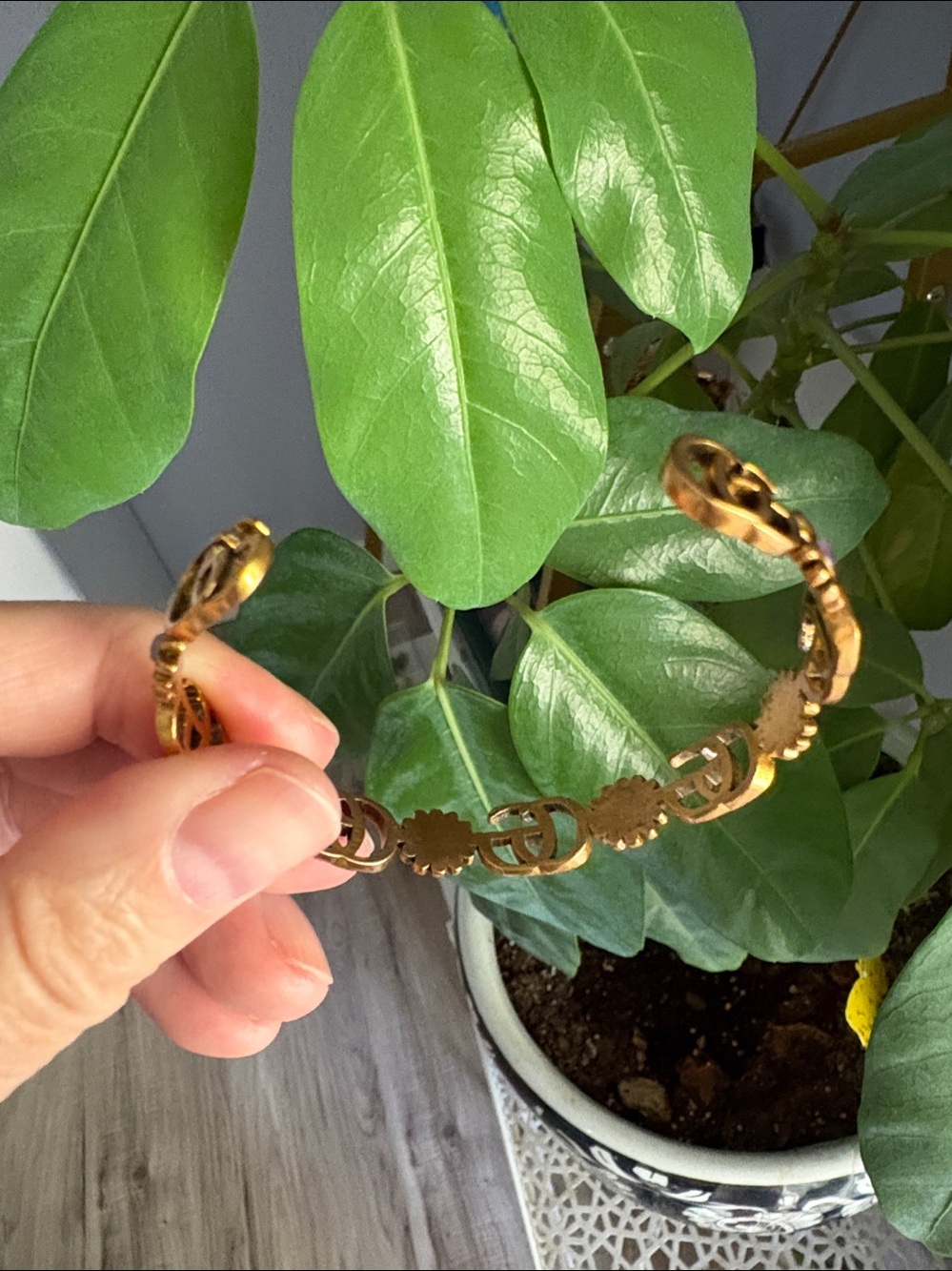 Gucci Old Gold Tone GG Daisy Bracelet with Pink and Turquoise Enamel Accents - Picture 4 of 9